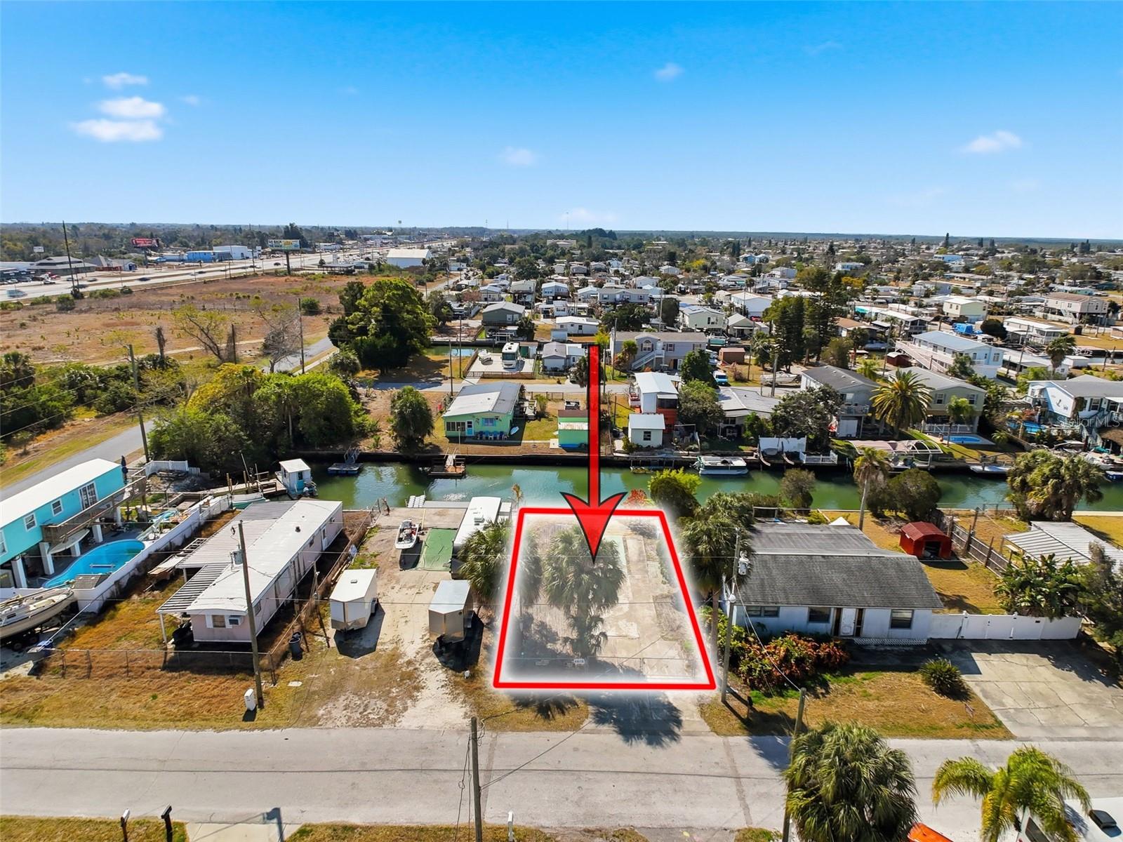 Listing photo id 12 for 6828 Flicker Lane