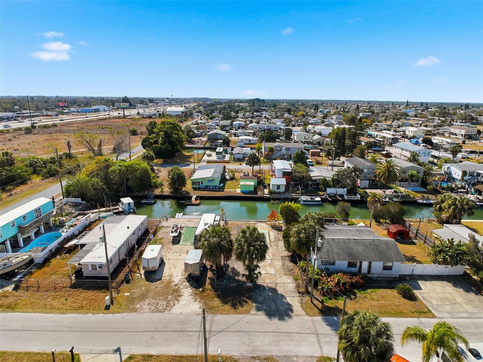 Listing photo id 13 for 6828 Flicker Lane