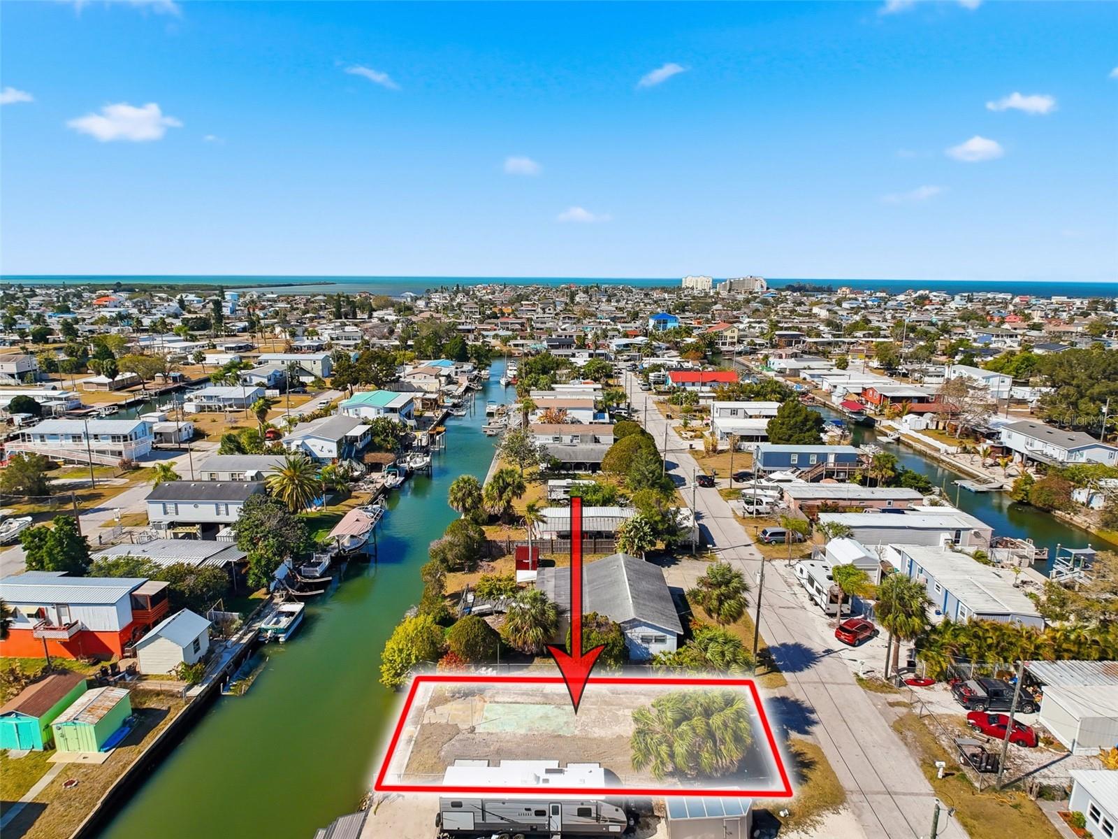 Listing photo id 14 for 6828 Flicker Lane