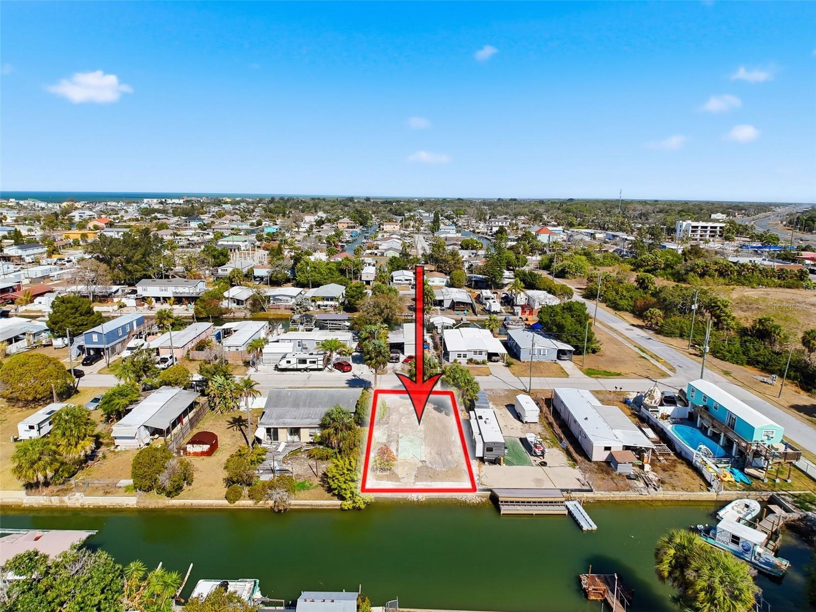 Listing photo id 18 for 6828 Flicker Lane