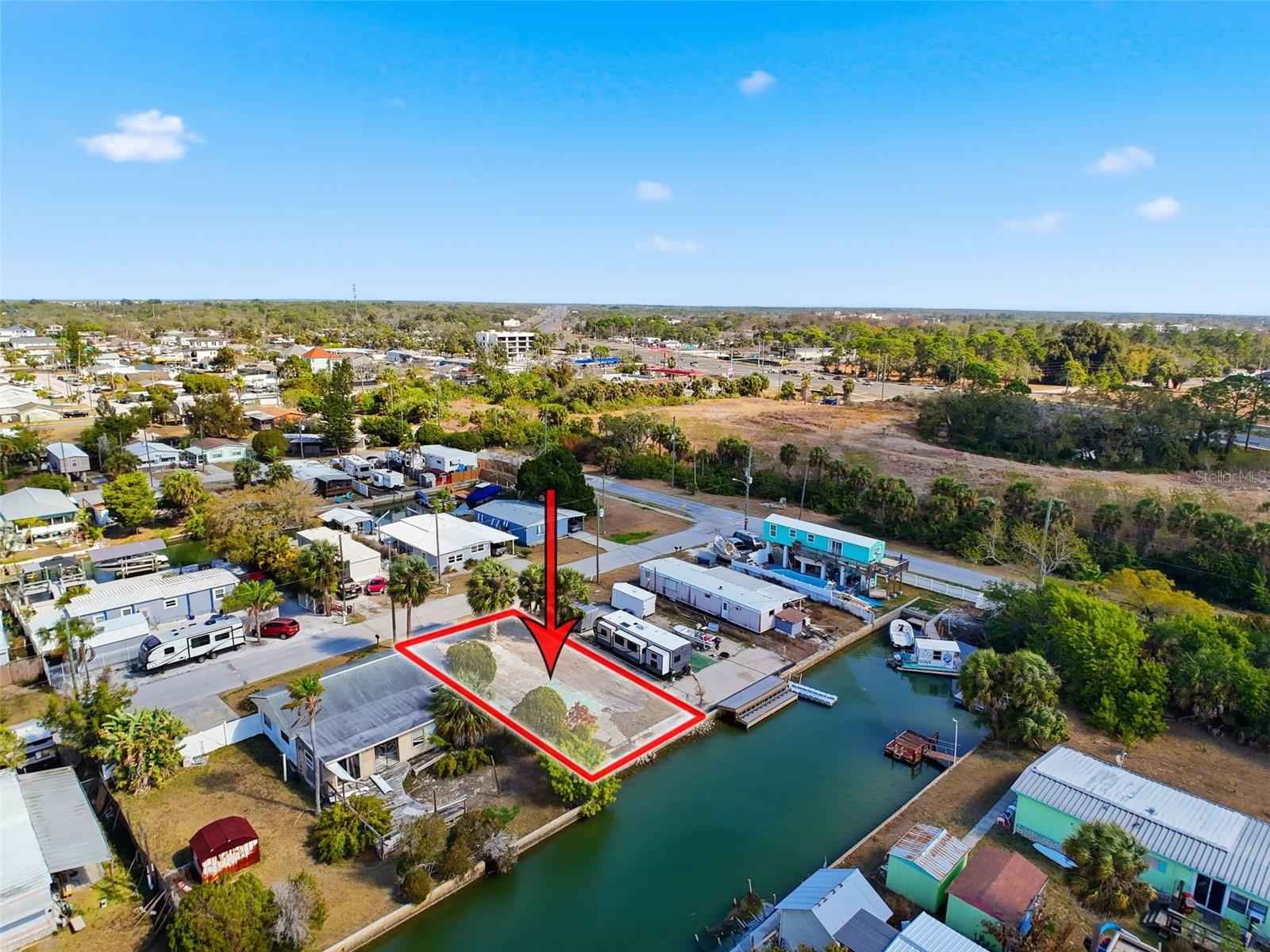 Listing photo id 20 for 6828 Flicker Lane