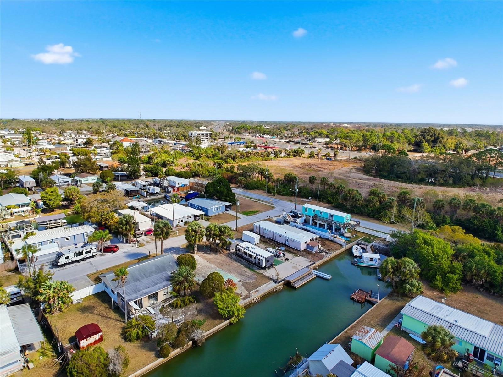 Listing photo id 21 for 6828 Flicker Lane