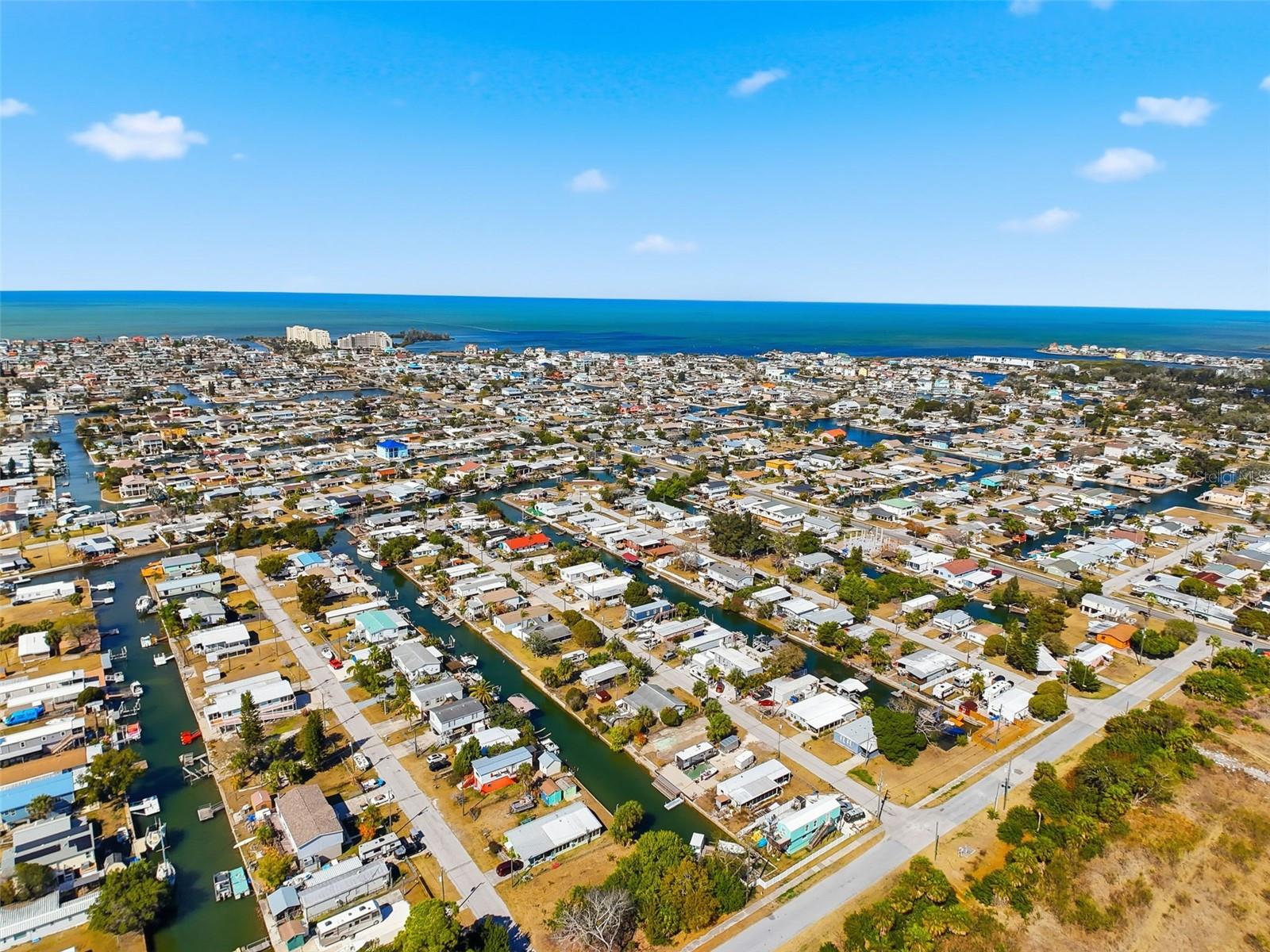 Listing photo id 23 for 6828 Flicker Lane