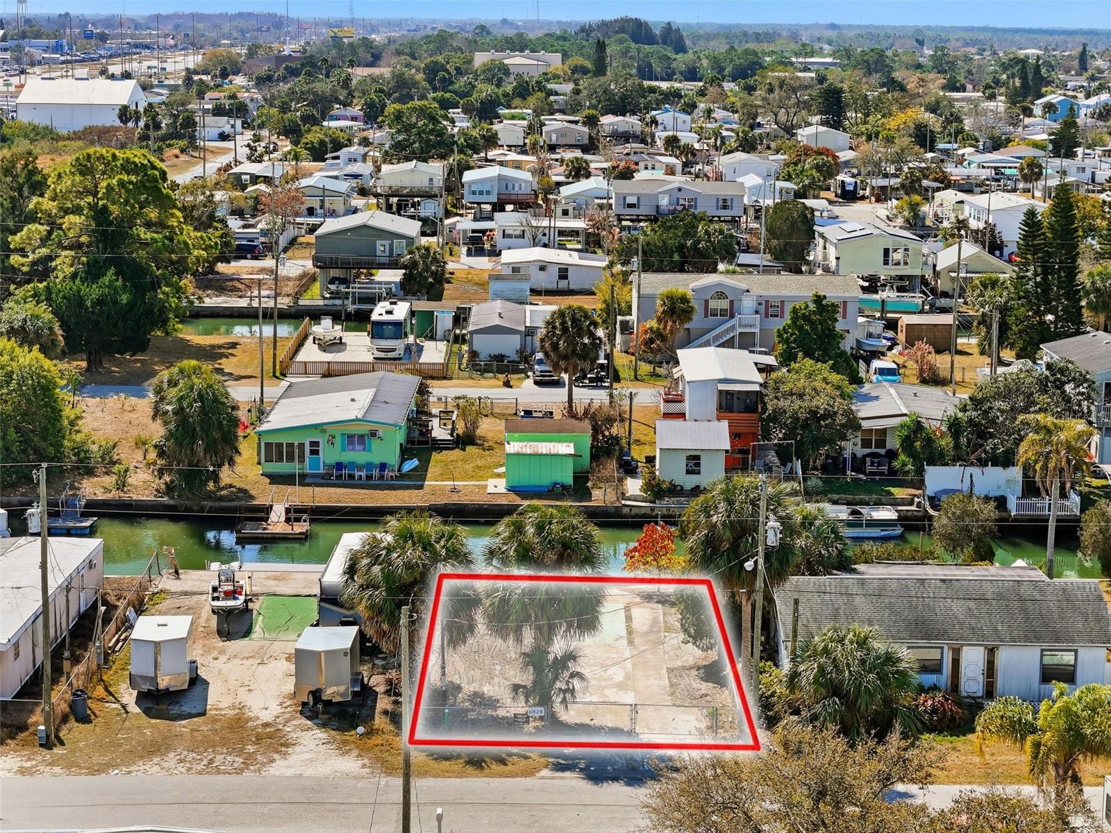 Listing photo id 26 for 6828 Flicker Lane