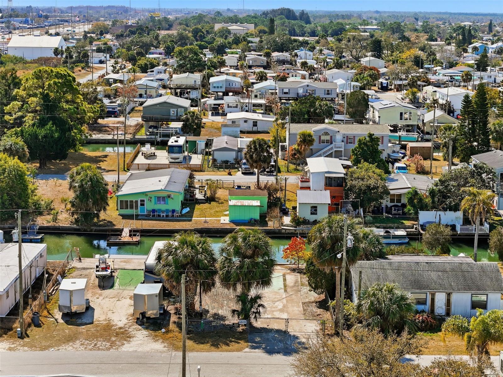 Listing photo id 27 for 6828 Flicker Lane