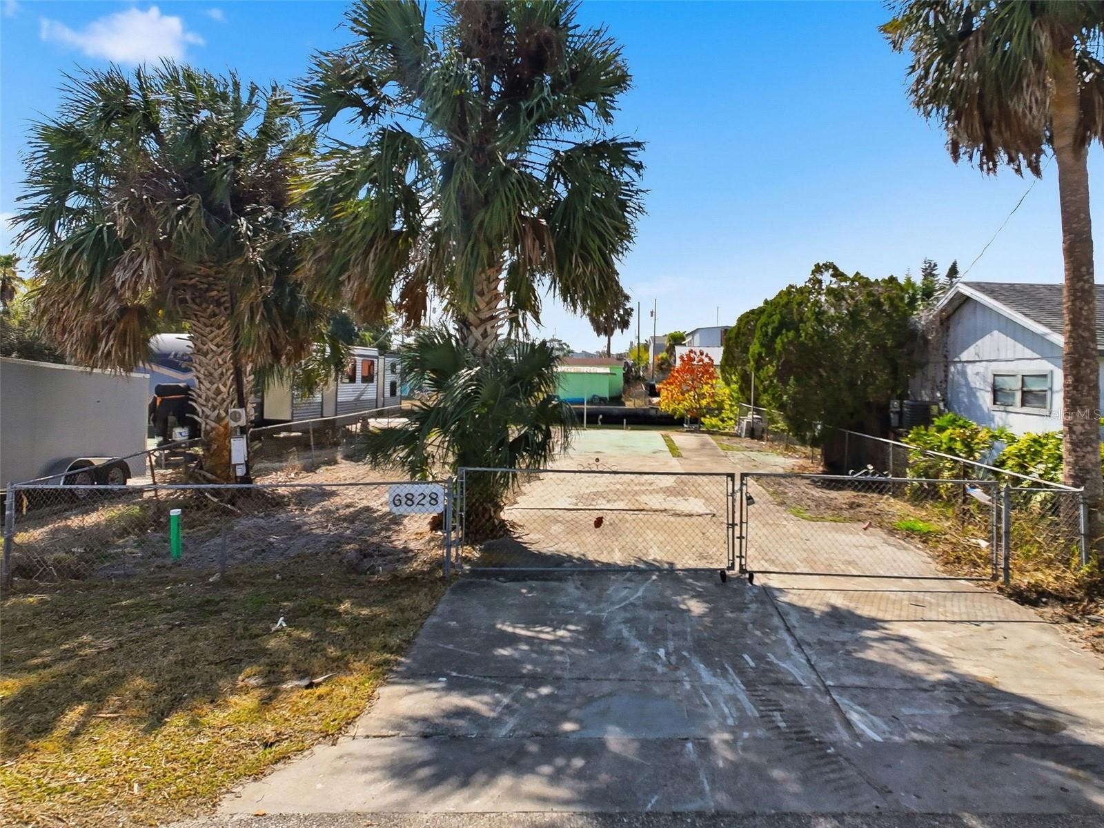 Listing photo id 1 for 6828 Flicker Lane