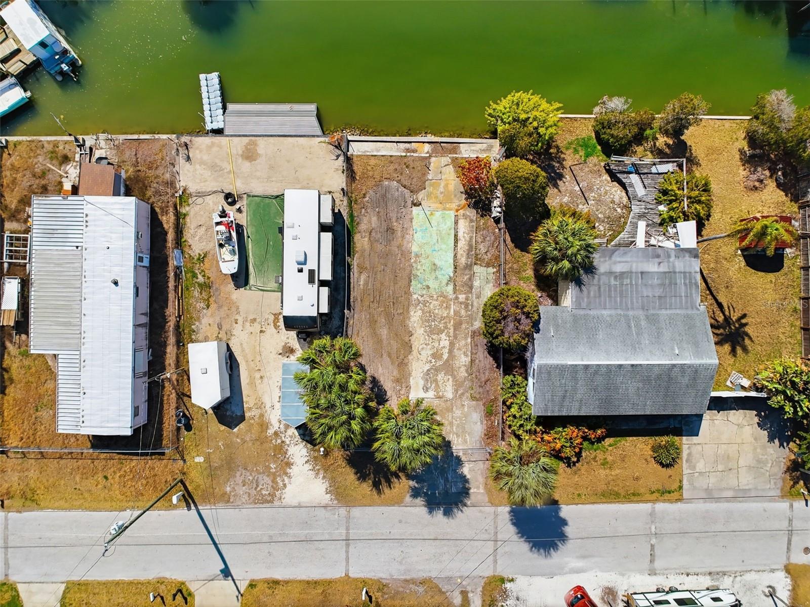 Listing photo id 28 for 6828 Flicker Lane