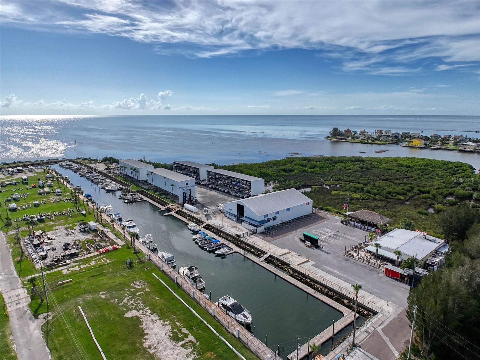 Listing photo id 31 for 6828 Flicker Lane