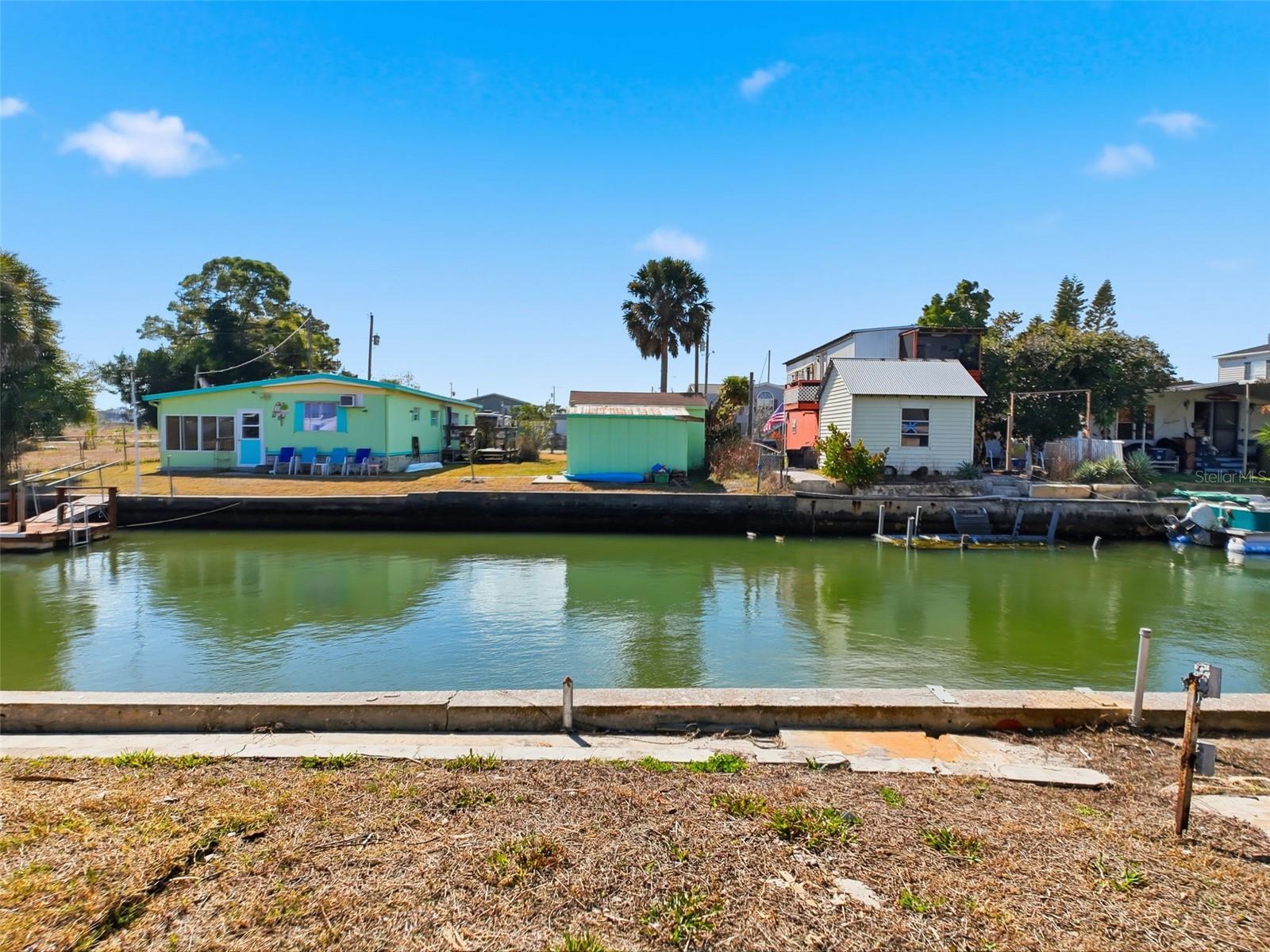 Listing photo id 5 for 6828 Flicker Lane