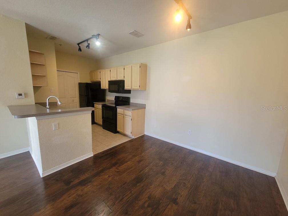 Image 10 of 22 For 5709 Legacy Crescent Place 103