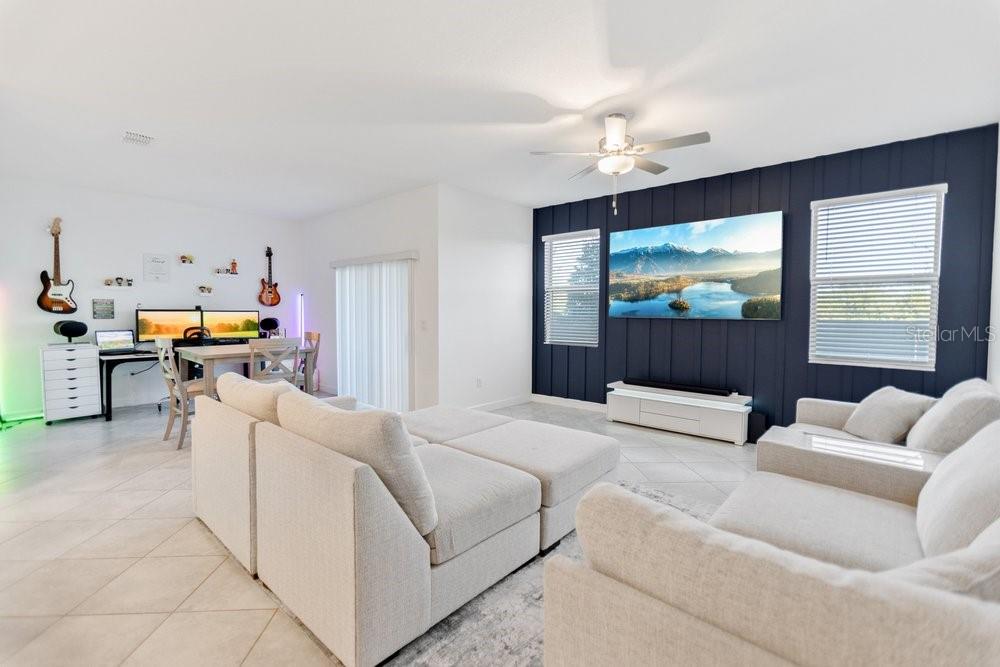 Listing photo id 8 for 8241 Corner Pine Way