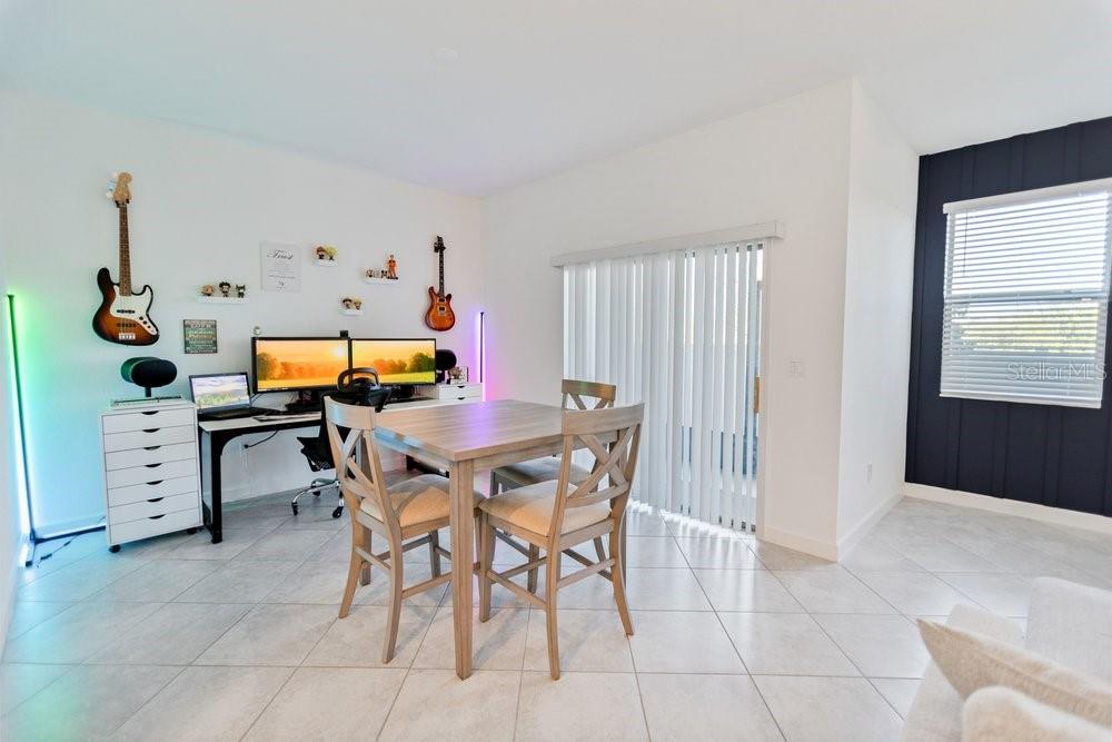 Listing photo id 9 for 8241 Corner Pine Way