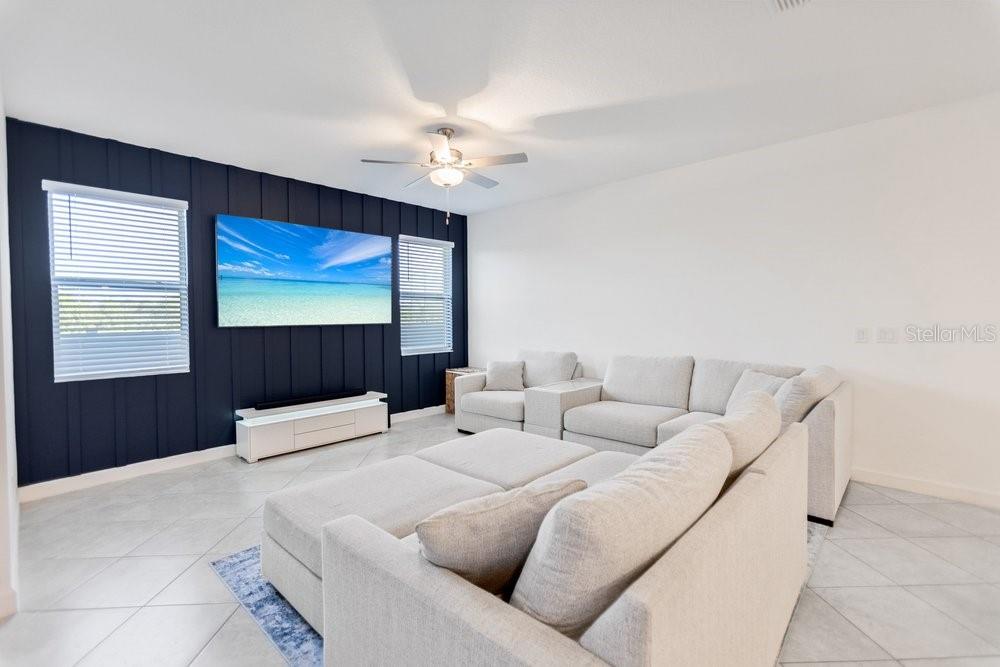 Listing photo id 11 for 8241 Corner Pine Way