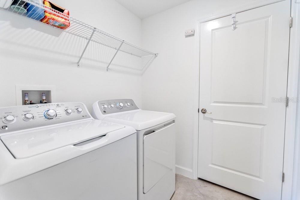 Listing photo id 13 for 8241 Corner Pine Way