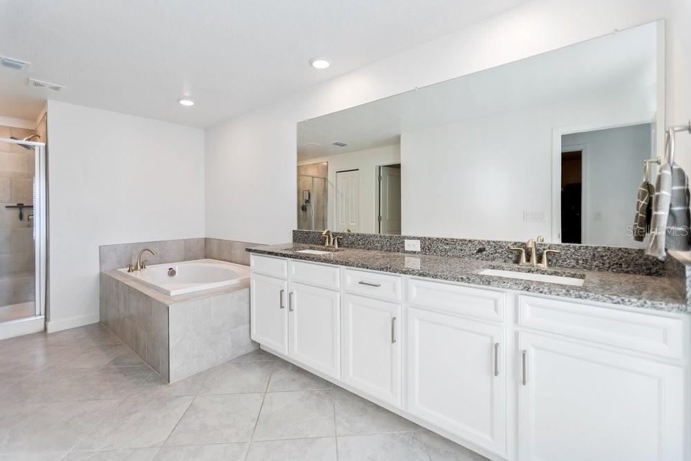 Listing photo id 19 for 8241 Corner Pine Way