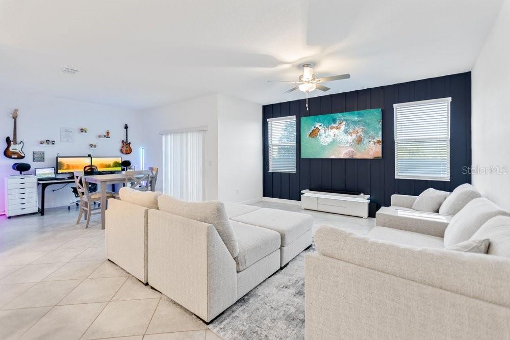 Listing photo id 2 for 8241 Corner Pine Way