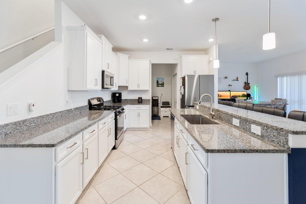 Listing photo id 3 for 8241 Corner Pine Way