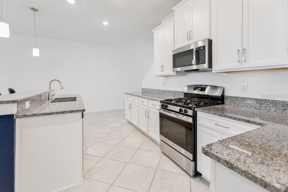 Listing photo id 4 for 8241 Corner Pine Way