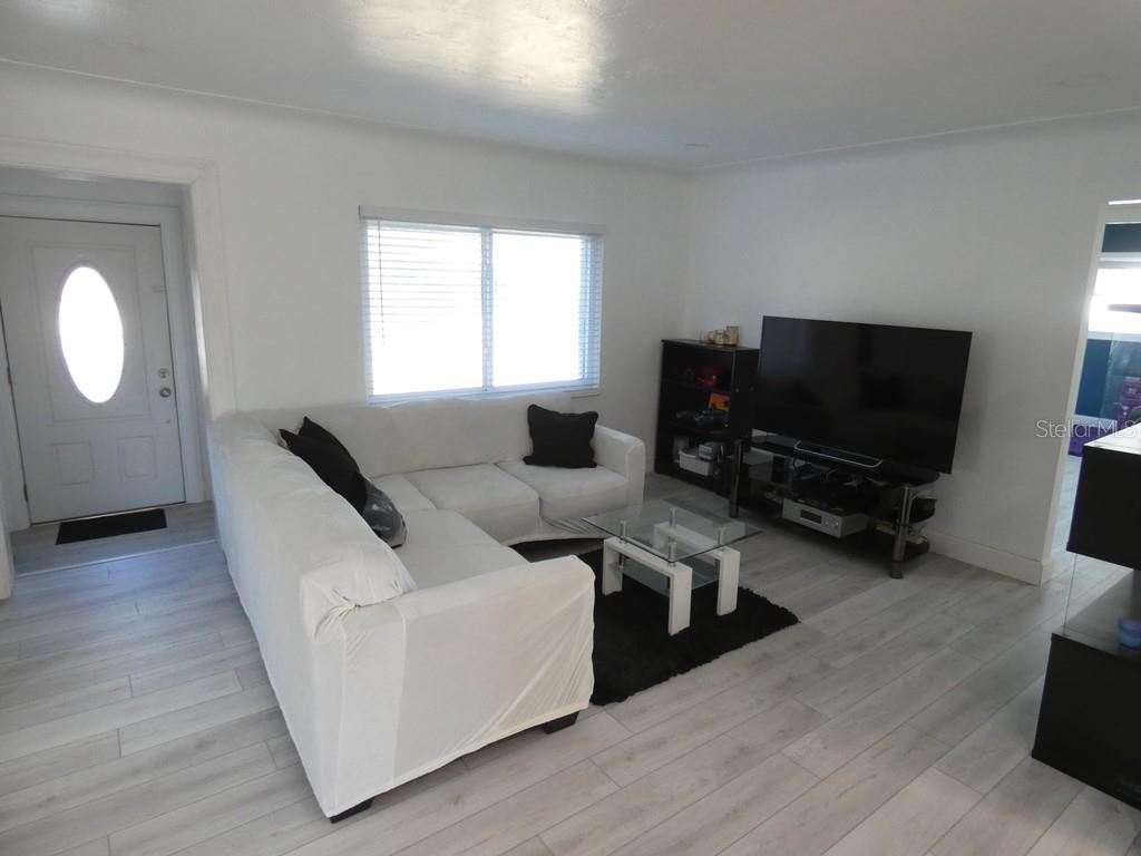 Image 5 of 36 For 1312 57th Avenue N