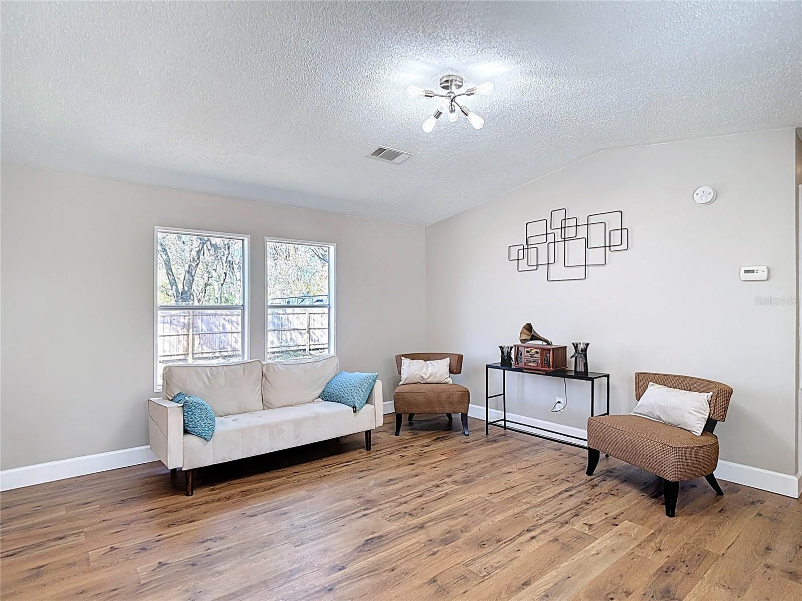 Image 5 of 47 For 11955 Bemont Avenue