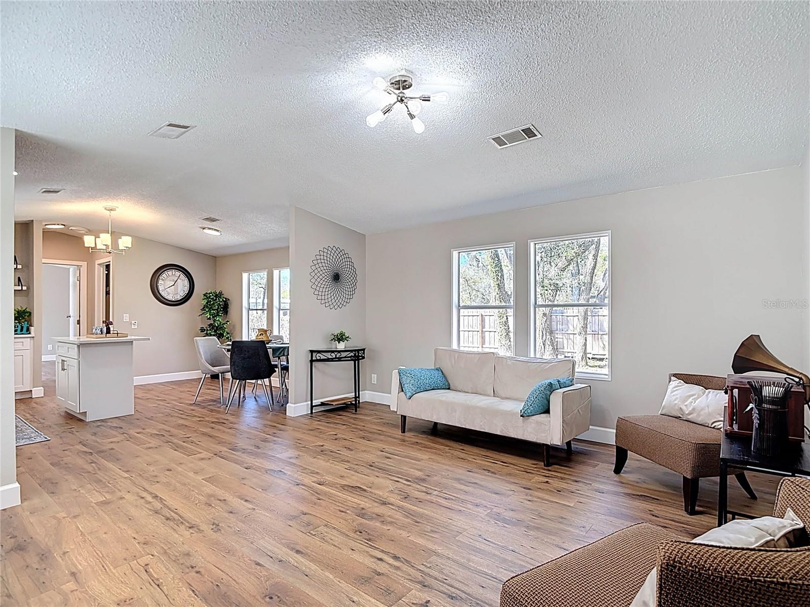 Image 6 of 47 For 11955 Bemont Avenue