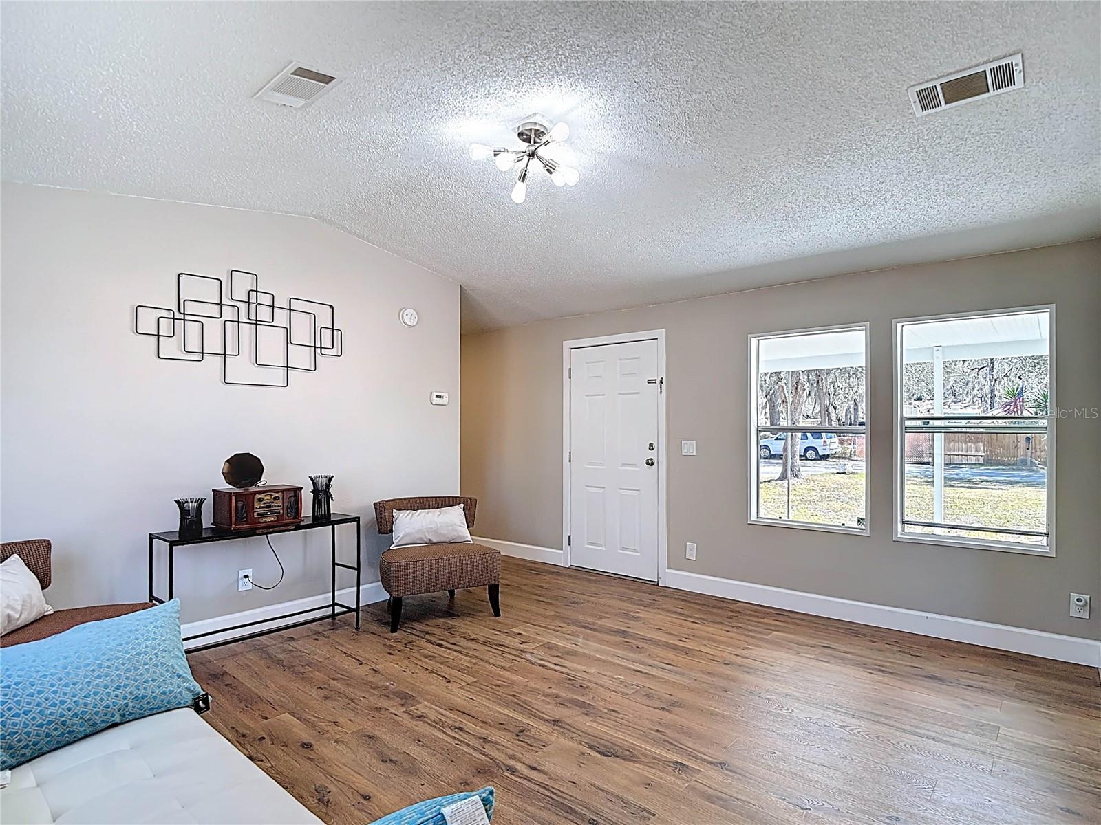 Image 7 of 47 For 11955 Bemont Avenue