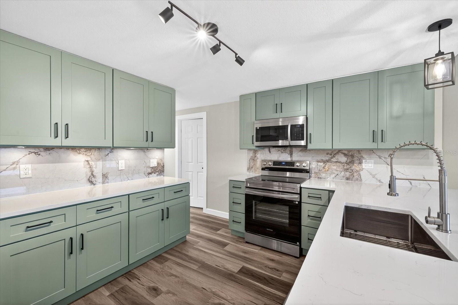 Image 12 of 42 For 4001 Topsail Trail