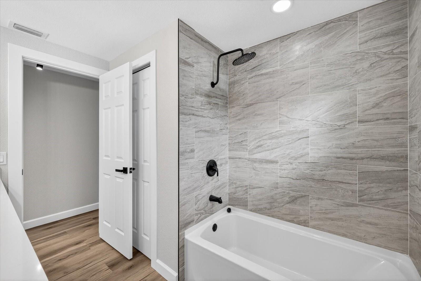 Image 26 of 42 For 4001 Topsail Trail