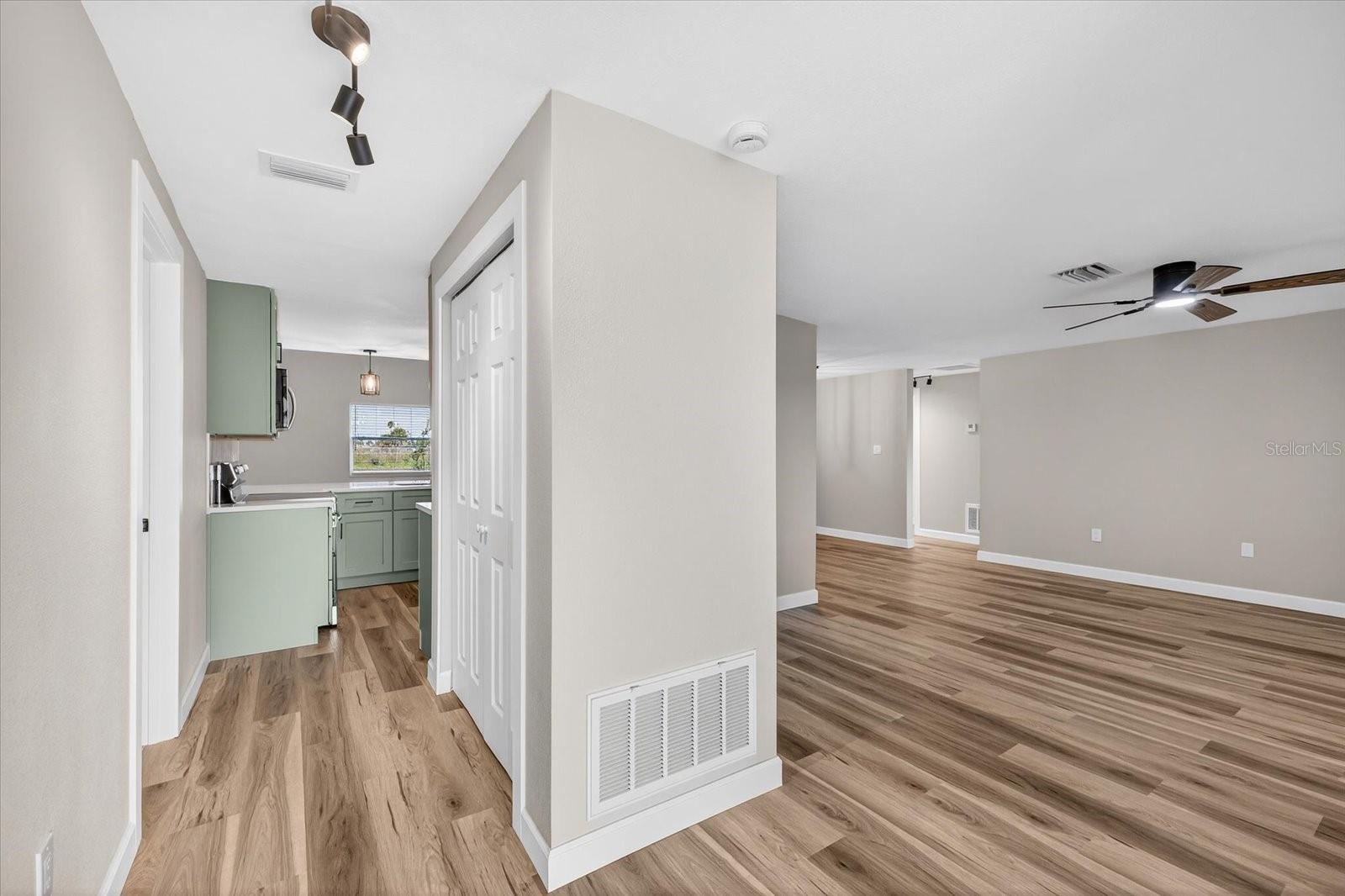 Image 5 of 42 For 4001 Topsail Trail