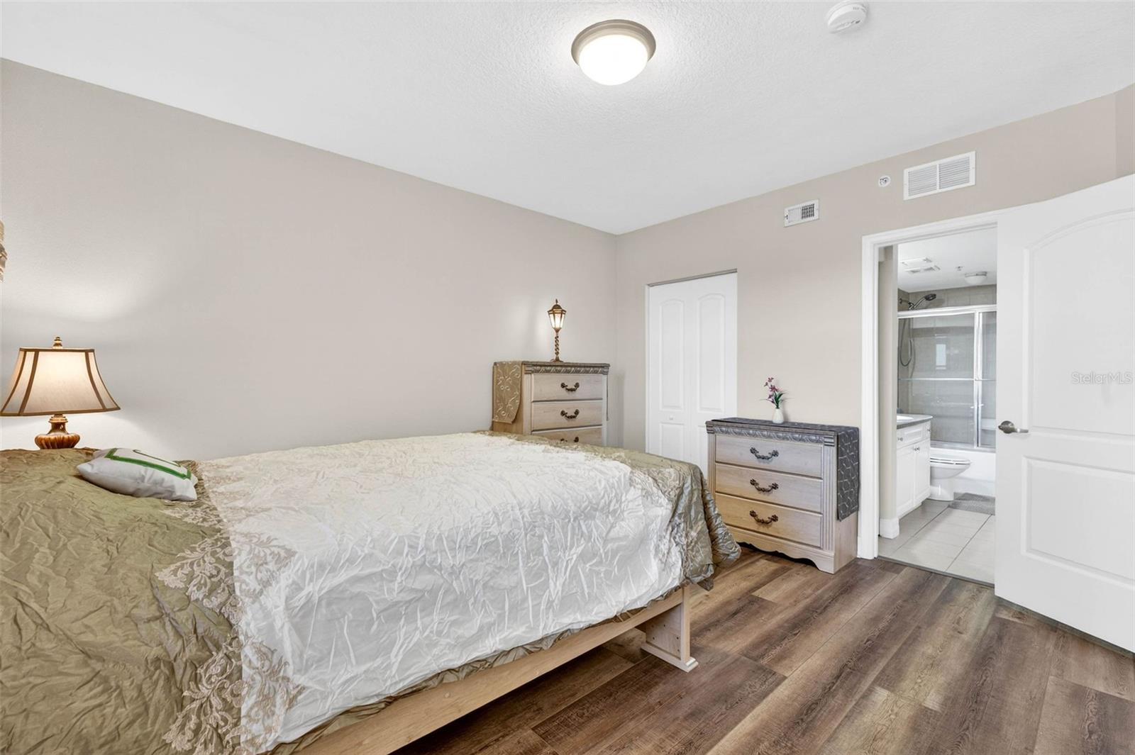 Image 21 of 51 For 4516 Seagull Drive 714