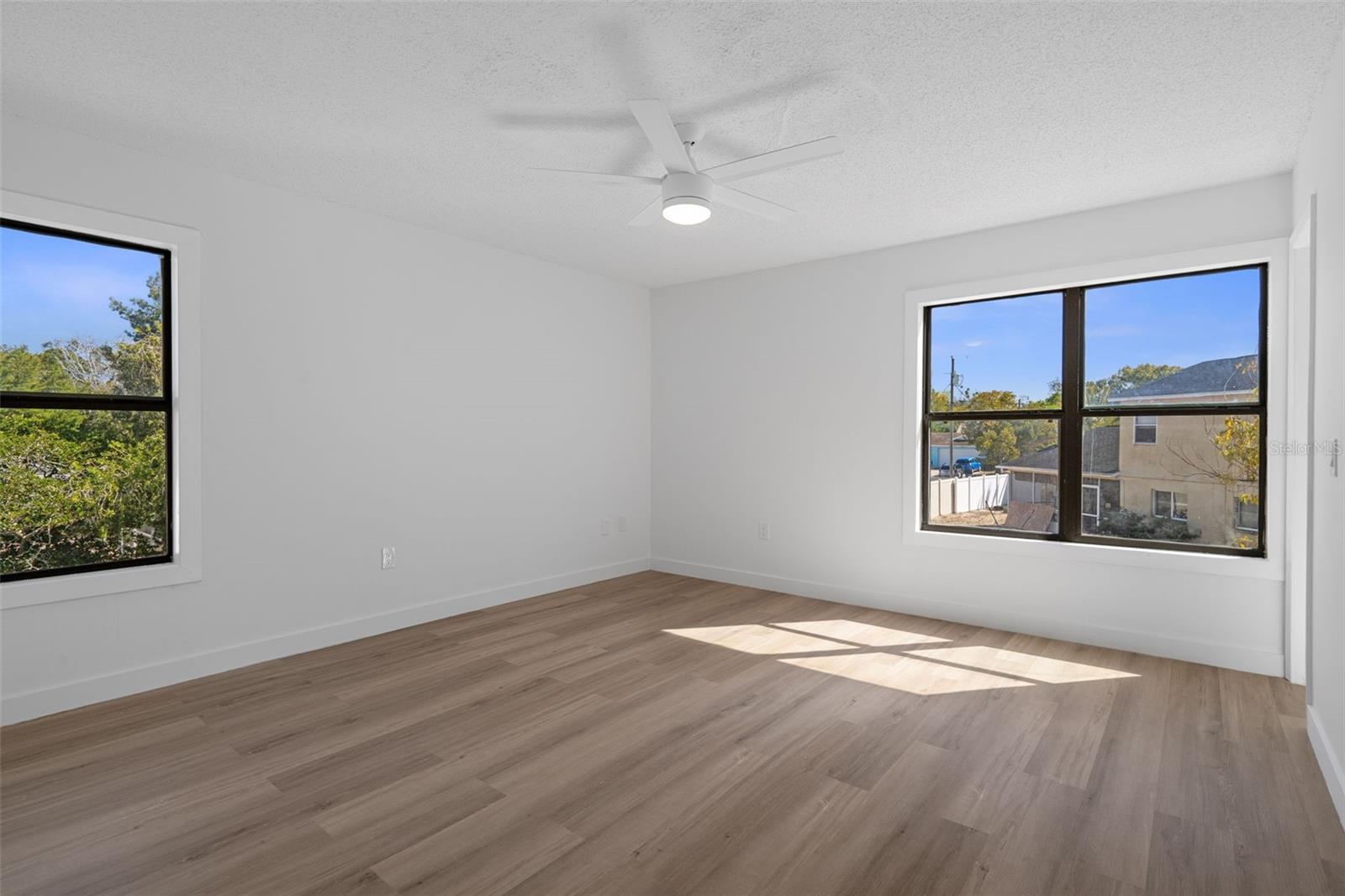 Image 43 of 71 For 10296 Horizon Drive