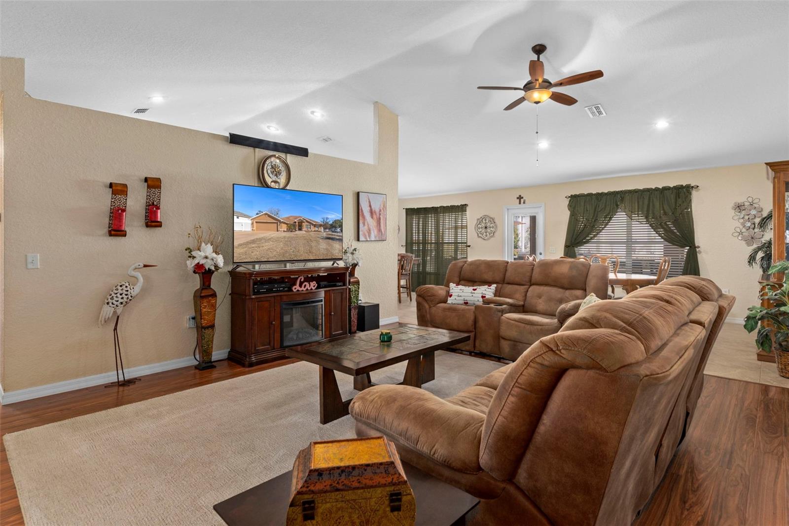 Image 11 of 48 For 216 Cobblestone Drive