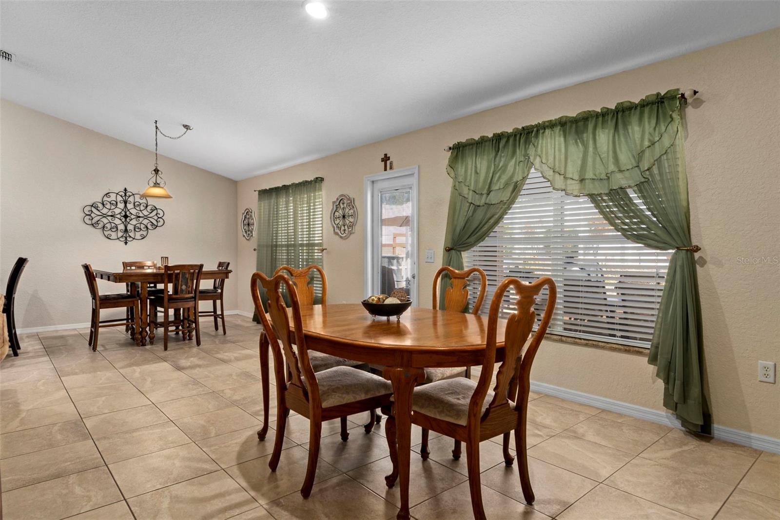 Image 13 of 48 For 216 Cobblestone Drive