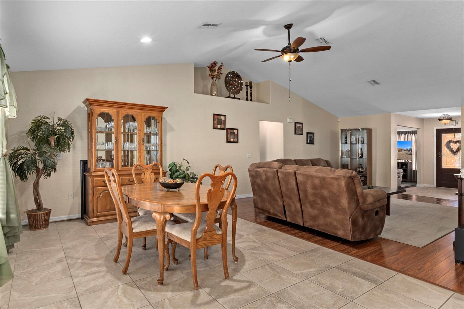 Image 14 of 48 For 216 Cobblestone Drive