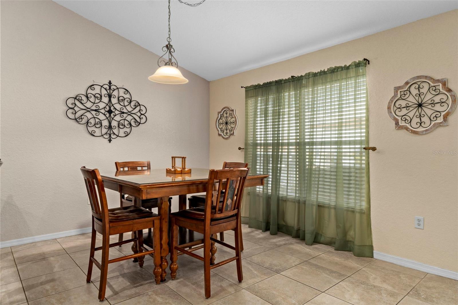 Image 16 of 48 For 216 Cobblestone Drive