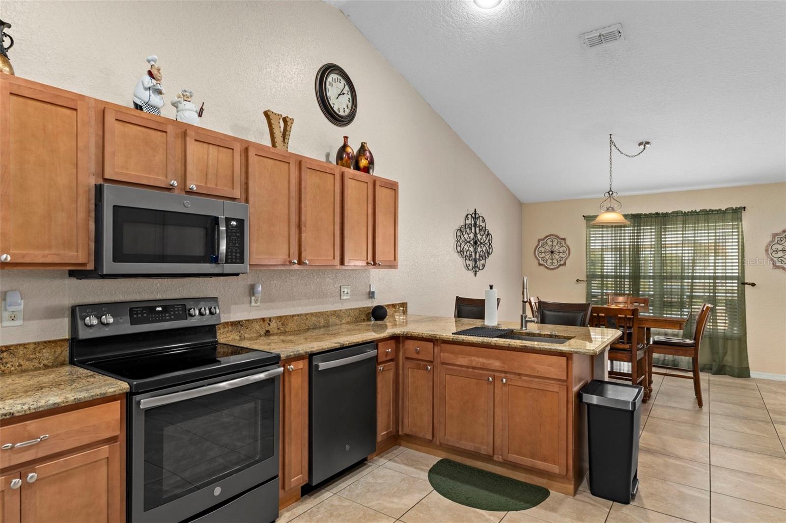 Image 19 of 48 For 216 Cobblestone Drive