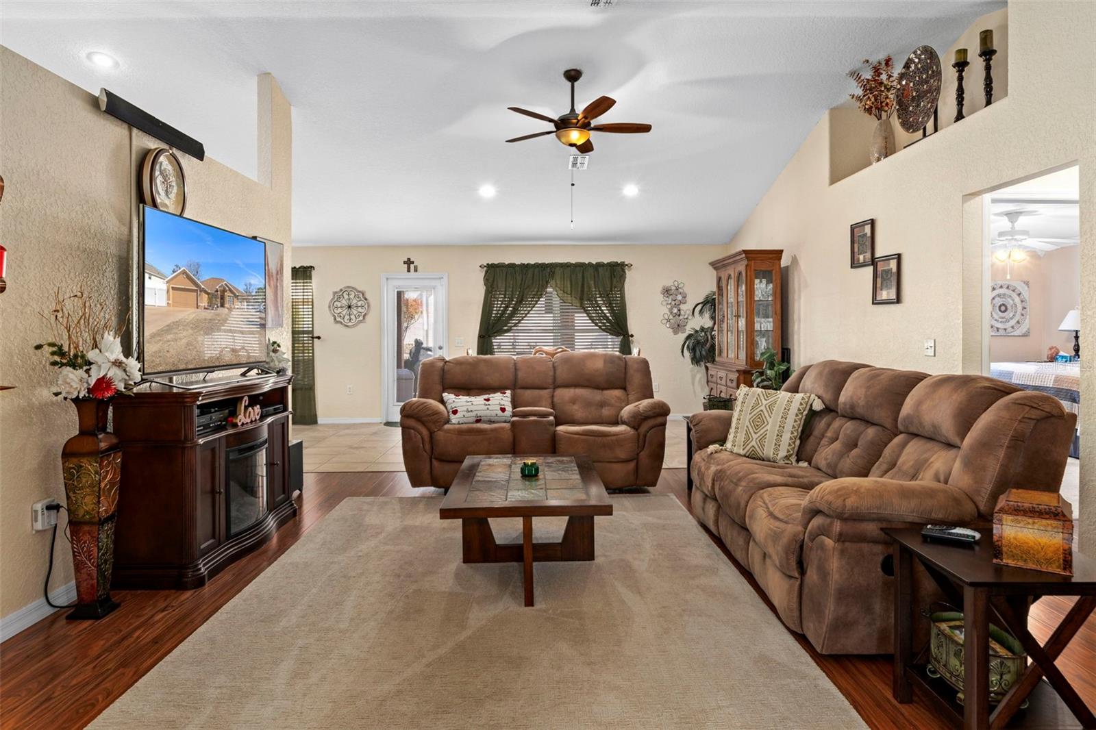 Image 9 of 48 For 216 Cobblestone Drive