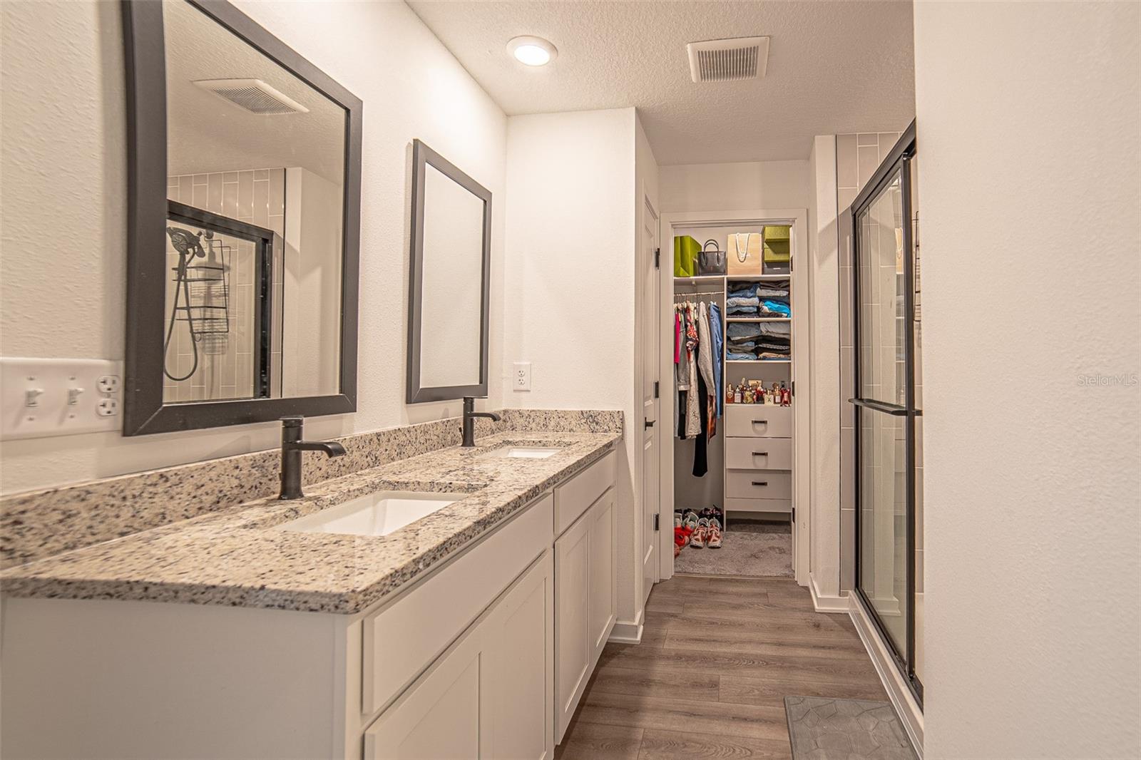 Listing photo id 10 for 1375 Ahoy Avenue