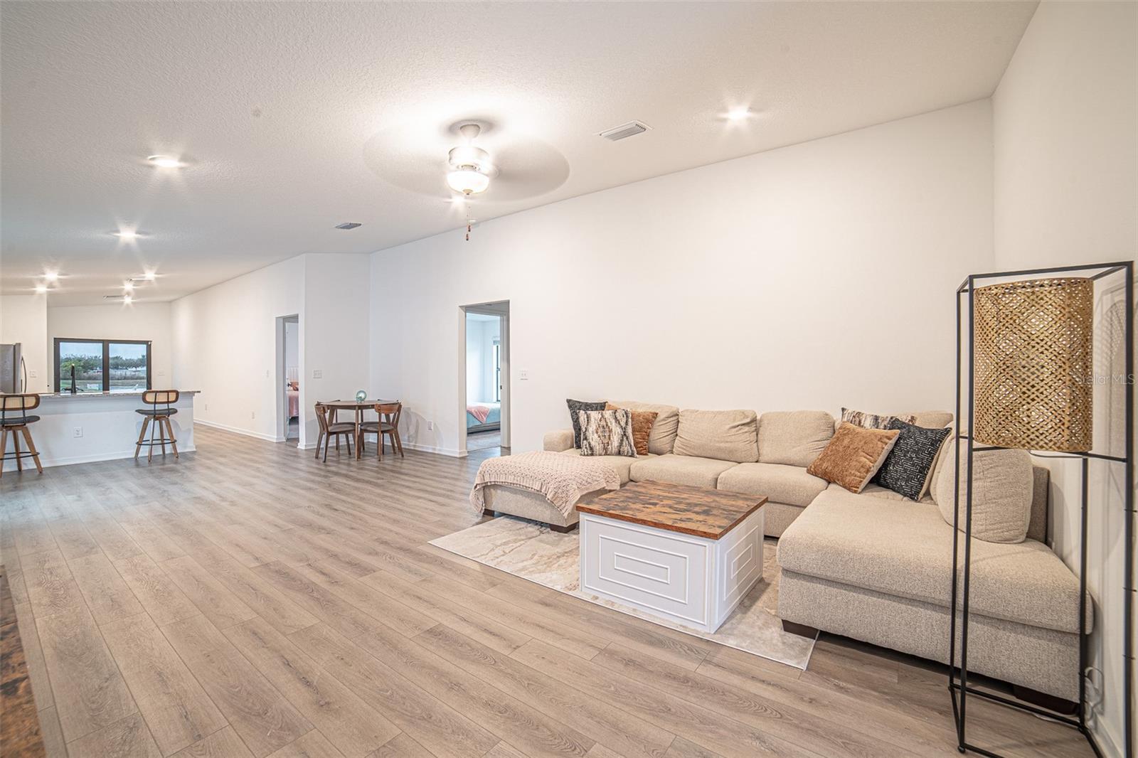 Listing photo id 2 for 1375 Ahoy Avenue