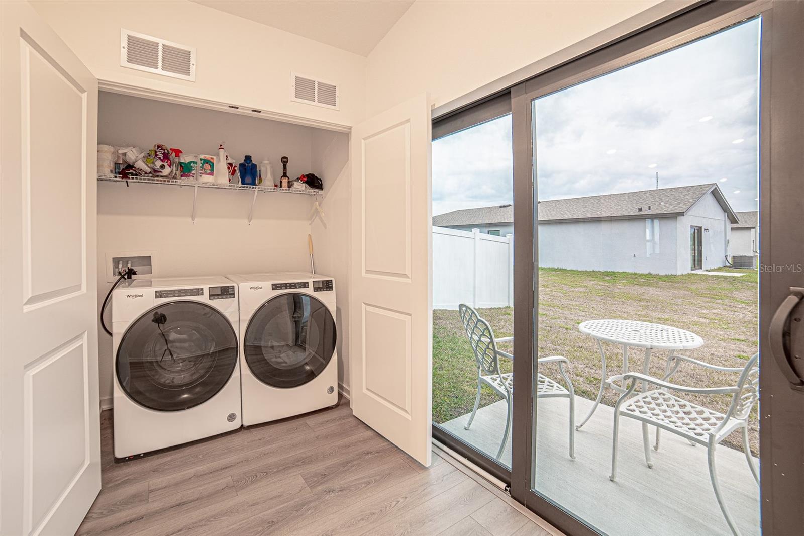 Listing photo id 6 for 1375 Ahoy Avenue