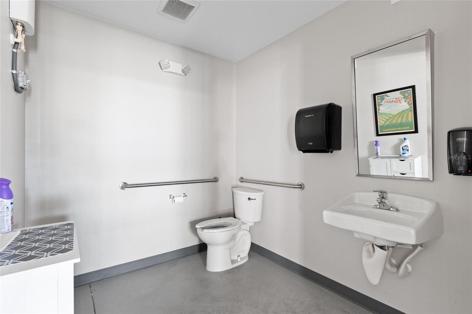 Image 17 of 25 For 229 Lemon Street A