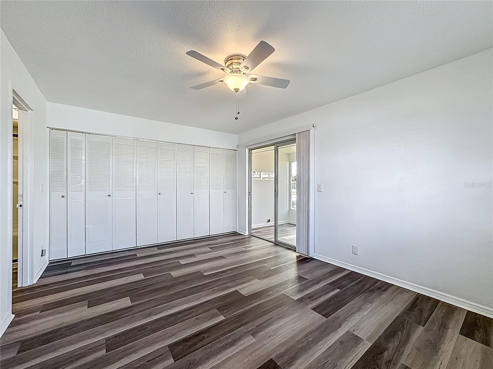 Image 17 of 54 For 202 Bedford Trail 103