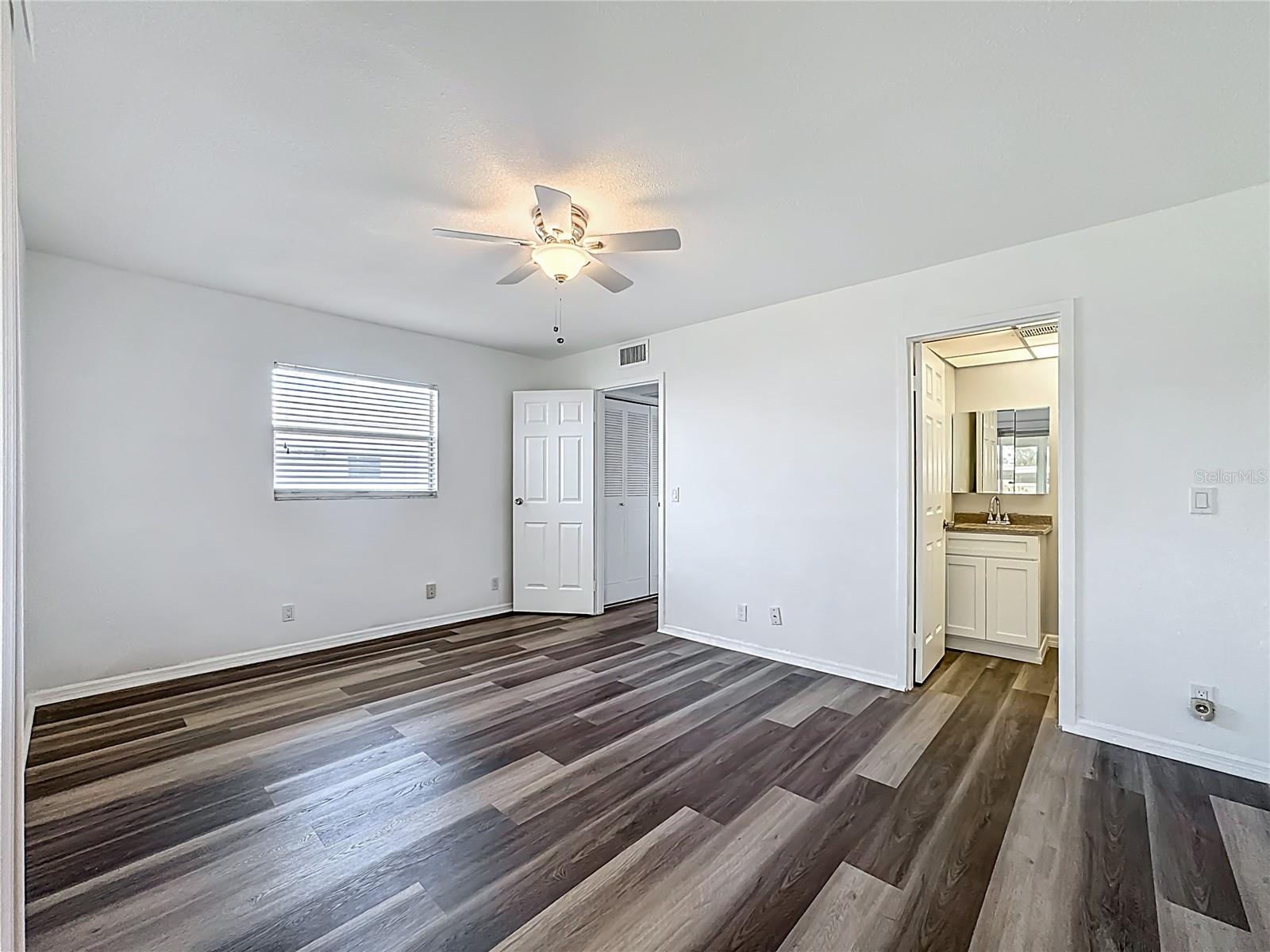 Image 18 of 54 For 202 Bedford Trail 103