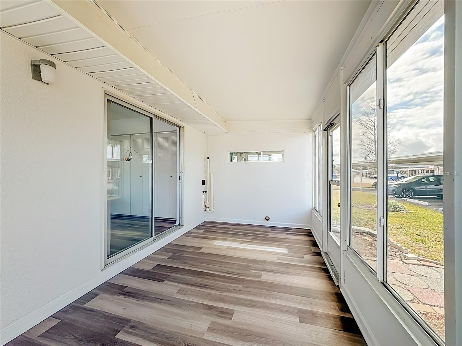 Image 23 of 54 For 202 Bedford Trail 103