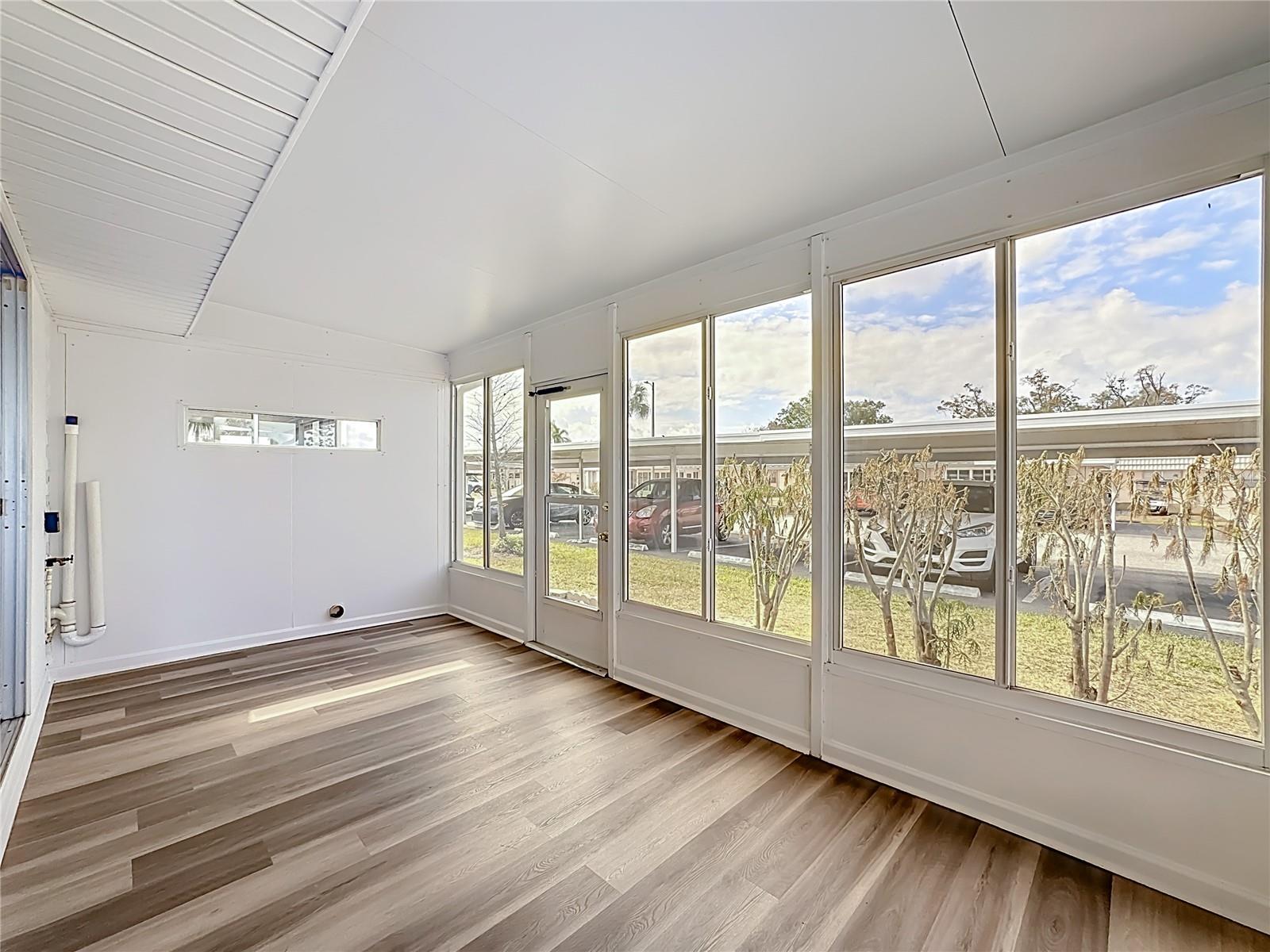 Image 24 of 54 For 202 Bedford Trail 103