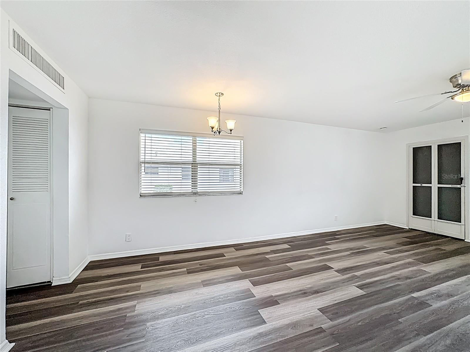 Image 29 of 54 For 202 Bedford Trail 103