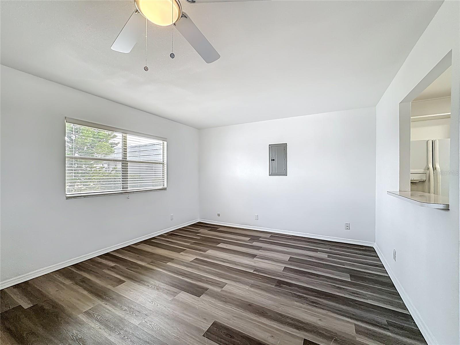 Image 32 of 54 For 202 Bedford Trail 103