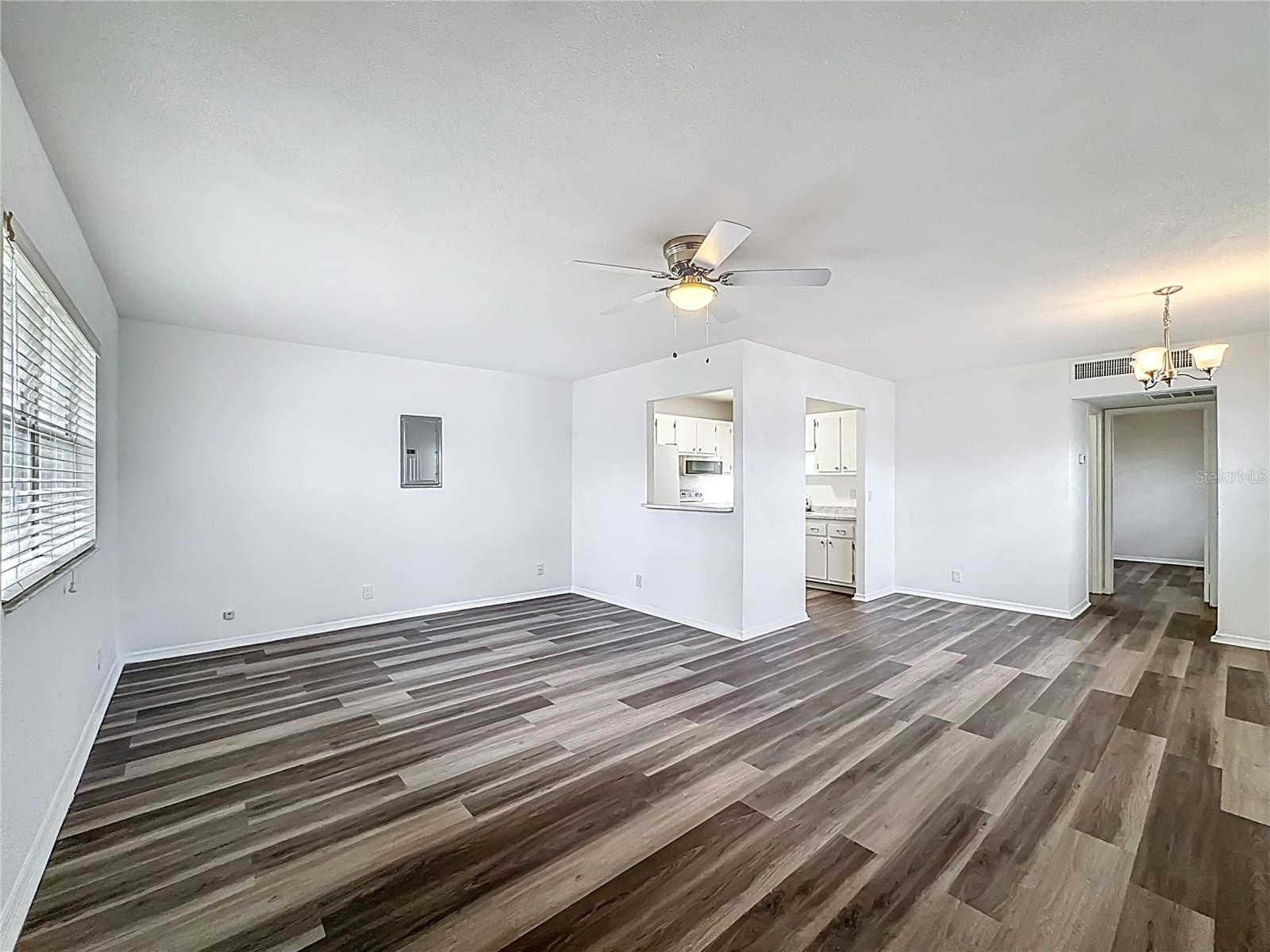 Image 4 of 54 For 202 Bedford Trail 103