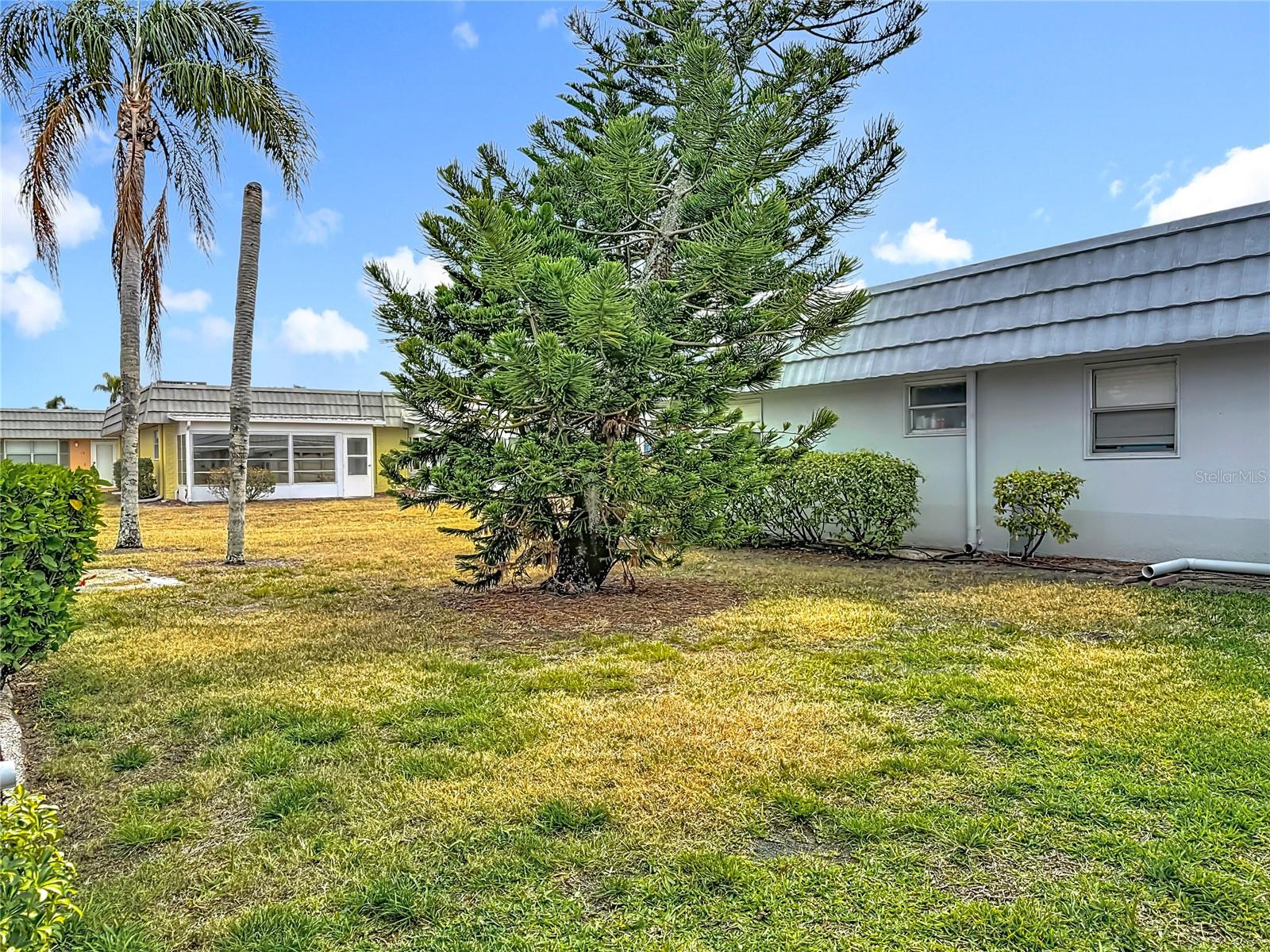 Image 41 of 54 For 202 Bedford Trail 103