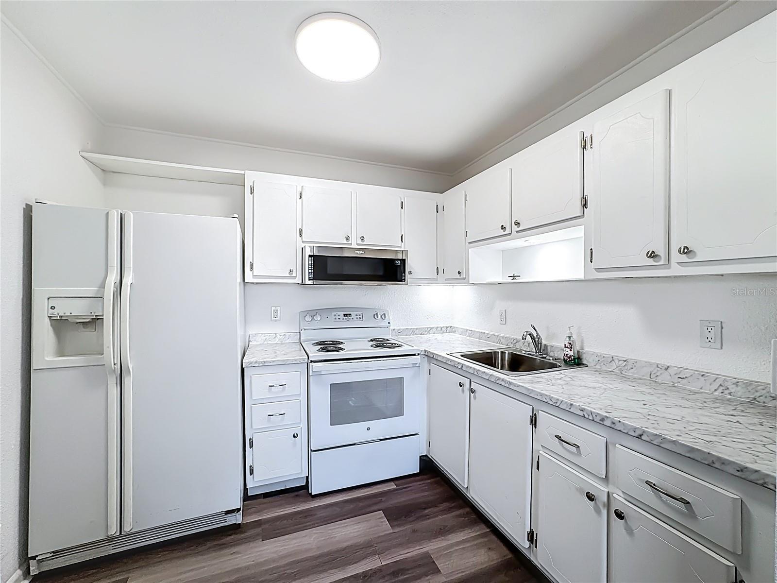 Image 7 of 54 For 202 Bedford Trail 103